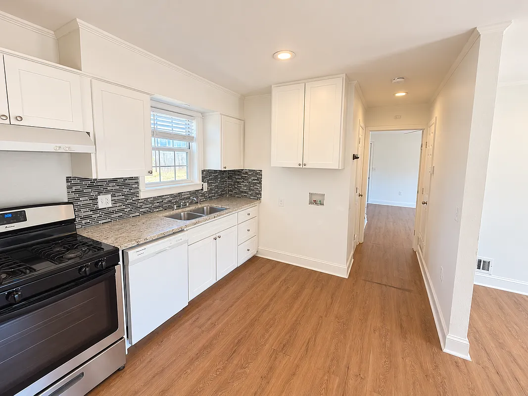 1 bed, 1.0 bath, 704 sqft, $1,200 — Photo 3