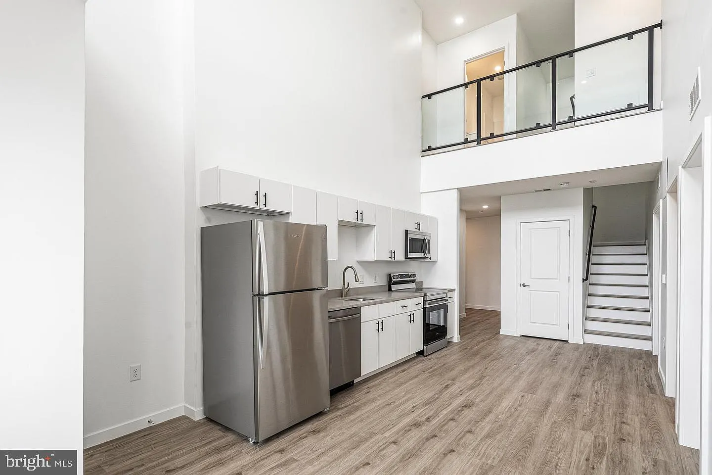 4 bed, 3.0 bath, 1470 sqft, $3,323 — Photo 2