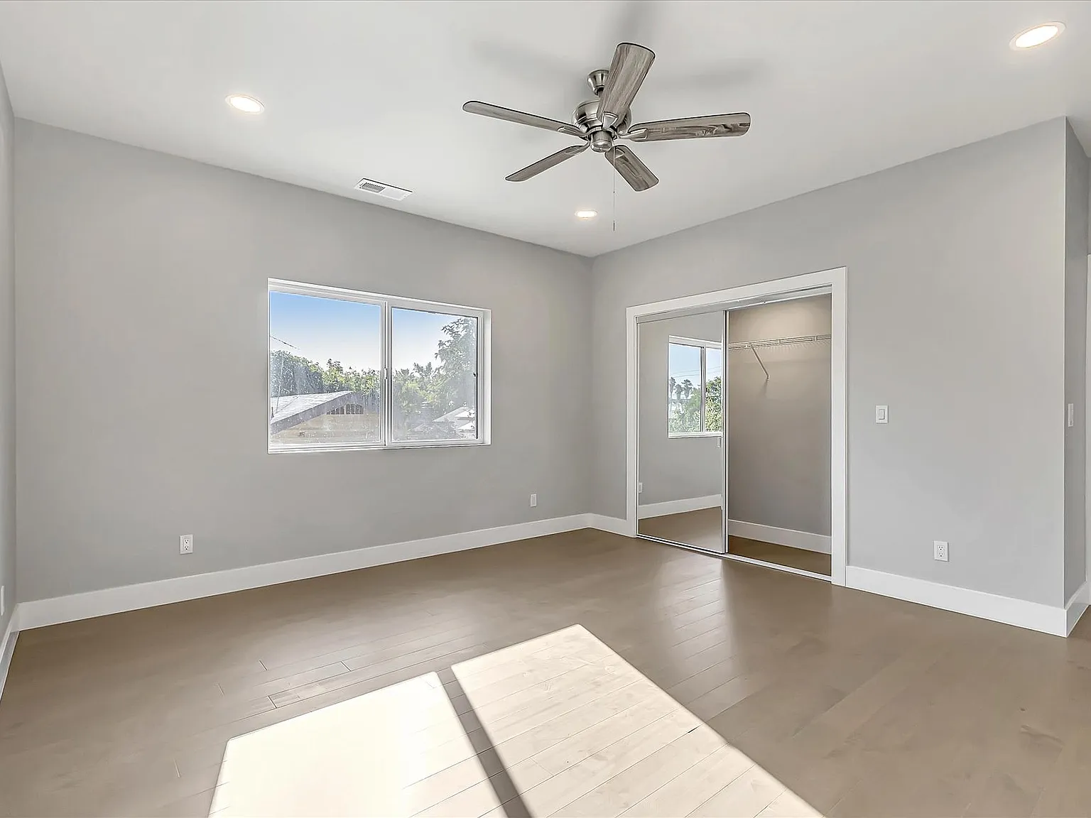 2 bed, 1.5 bath, 1000 sqft, $3,200 — Photo 4