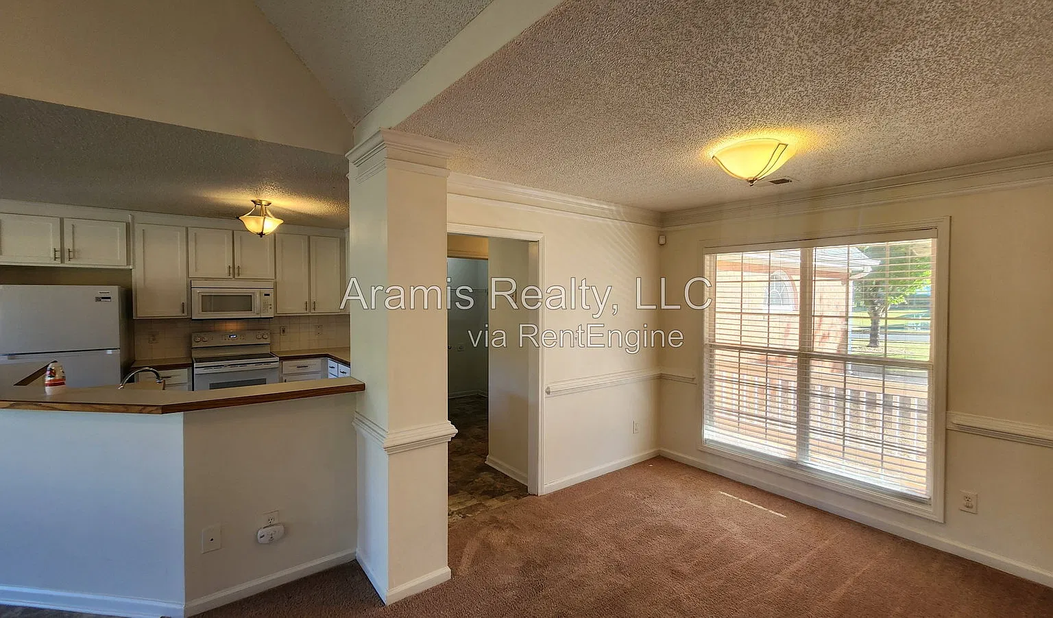 3 bed, 2.0 bath, 1956 sqft, $1,895 — Photo 2