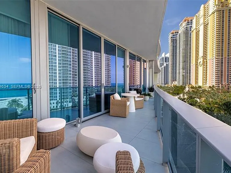 17550 Collins Ave #CU-703 — Photo 34