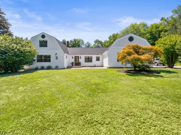 17 Drake Rd, Mendham Boro, NJ 07945