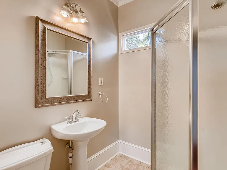 707 E Iredell Ave — Photo 8