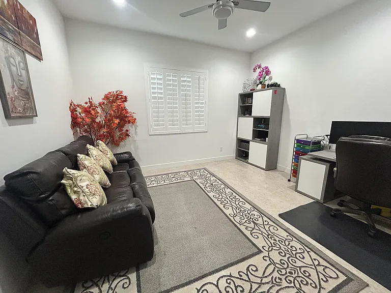 Den / Study / Office Room