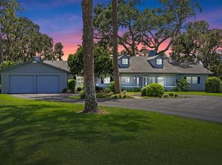 33205 Lakeshore Dr, Tavares, FL 32778