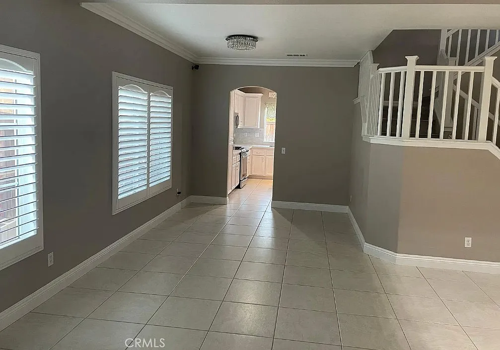 5 bed, 2762 sqft, $3,550 — Photo 2