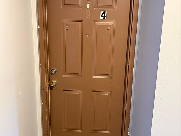 2nd image of 2875 Taylor Ave #4