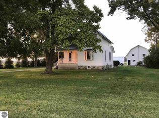 1591 E Saint Charles Rd, Ithaca, MI 48847