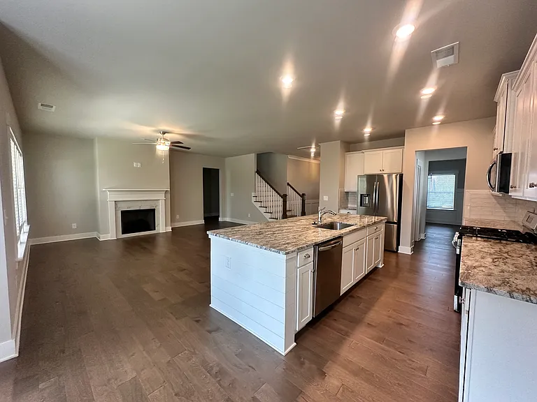 5015 Wellesley Dr — Photo 6