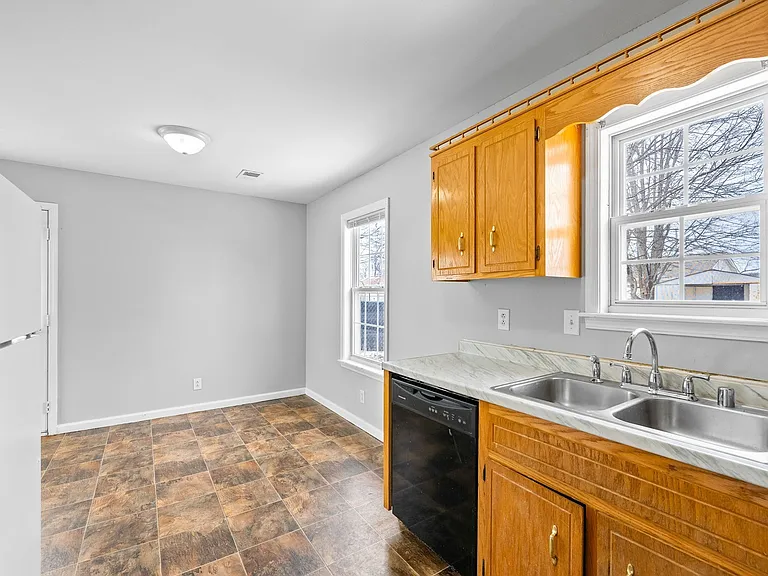1042 Shadow Ridge Ave — Photo 12