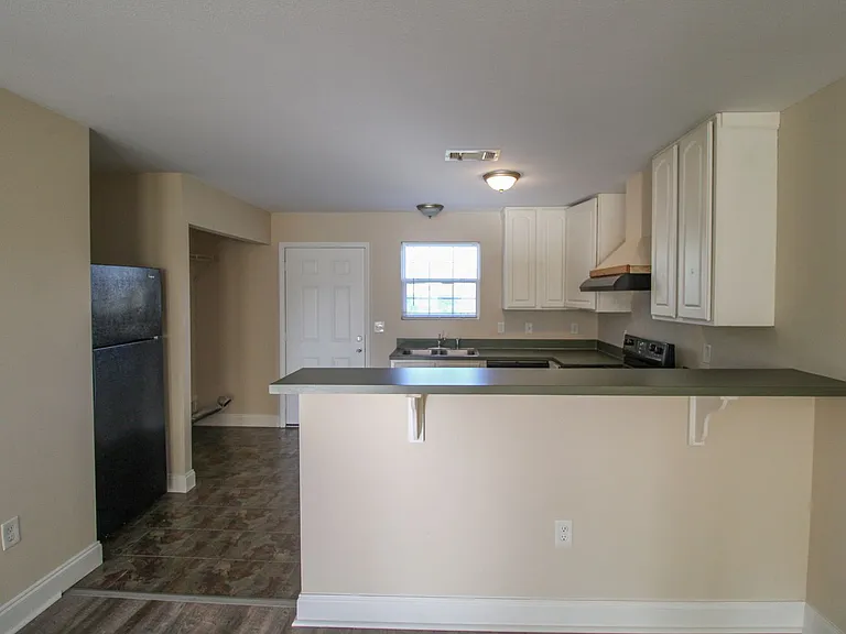 140 Meadows Ln — Photo 8