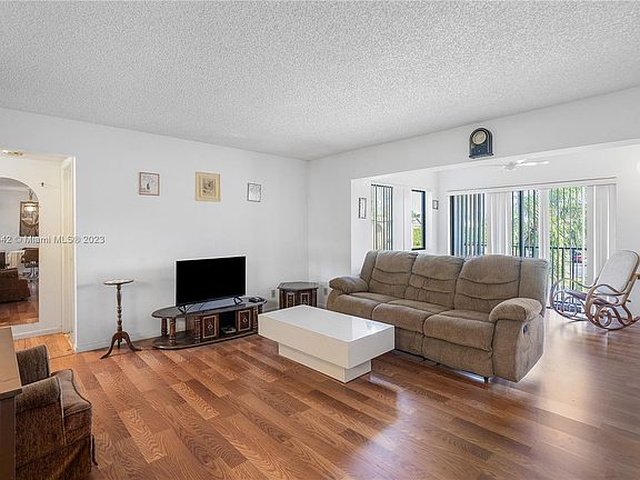 3rd image of 524 Shady Pine Way APT D2