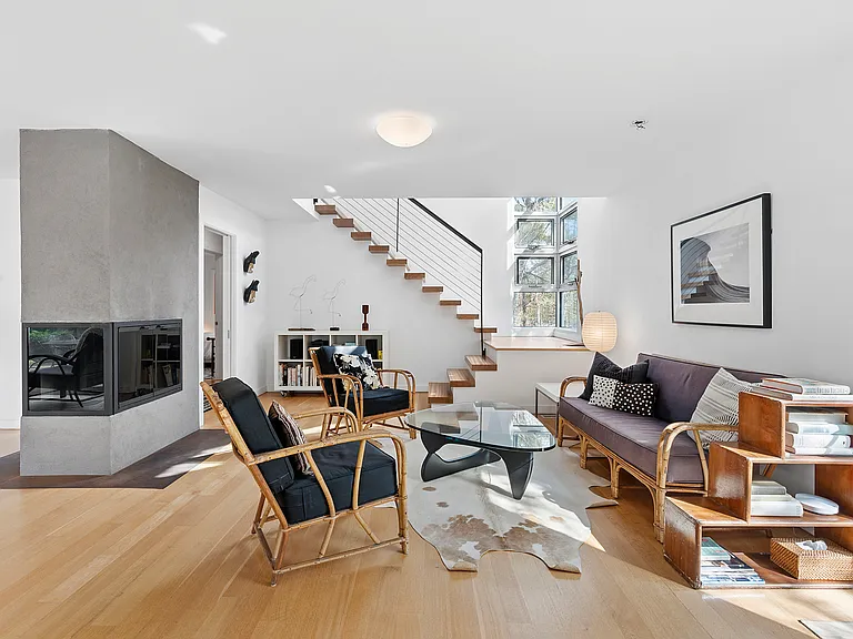 54 Gardiner Dr — Photo 2