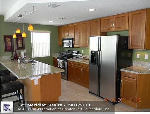 4th image of 3210 NE 5th St APT 403