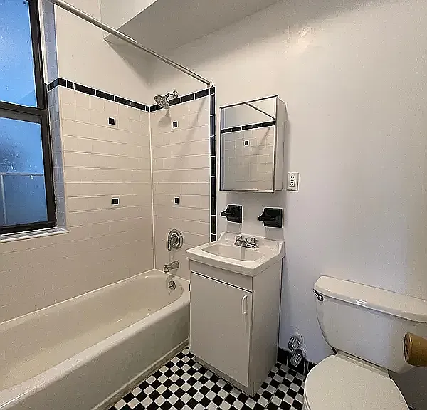 206 E 6th St #8 — Photo 12