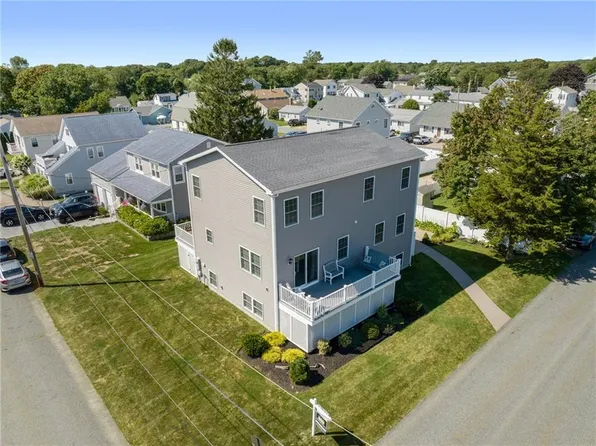 34 Elizabeth Rd, Narragansett, RI 02882
