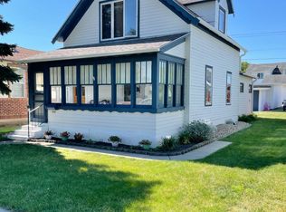 516 7th St NE, Devils Lake, ND 58301