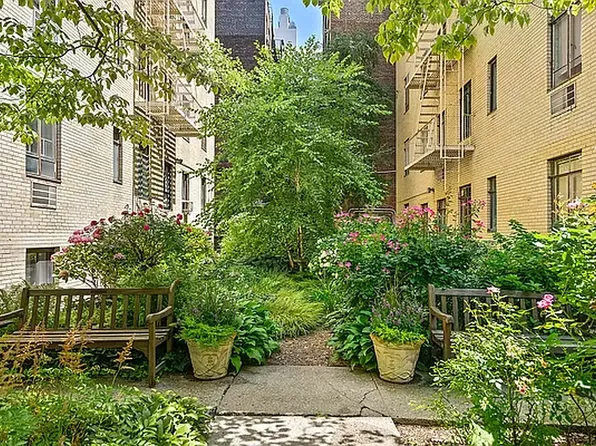 250 West 24th Street image 10 of 12