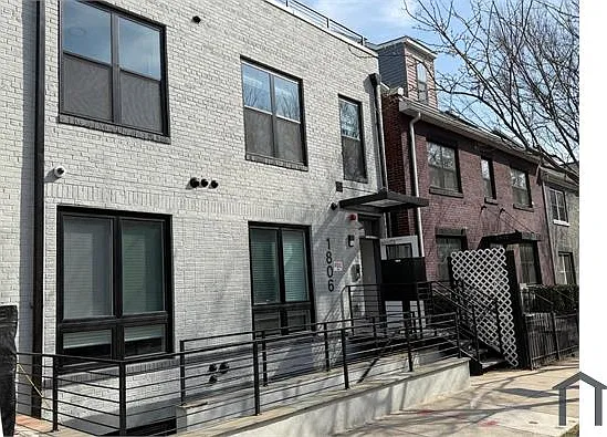 1806 D St NE #1