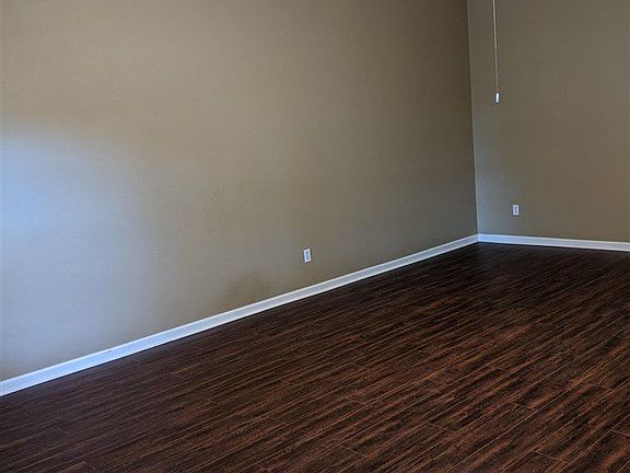 2nd image of 2878 Lakeshore Dr
