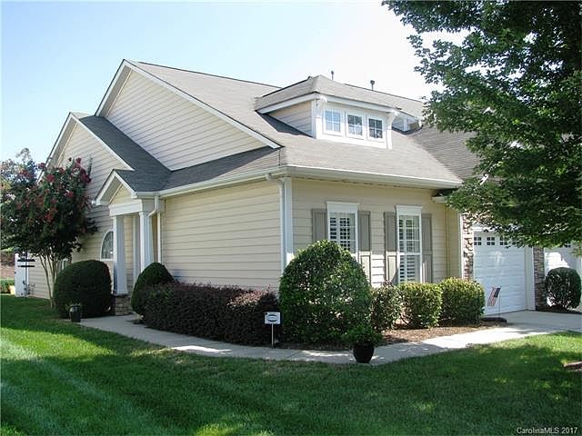 1st image of 221 Park View Dr