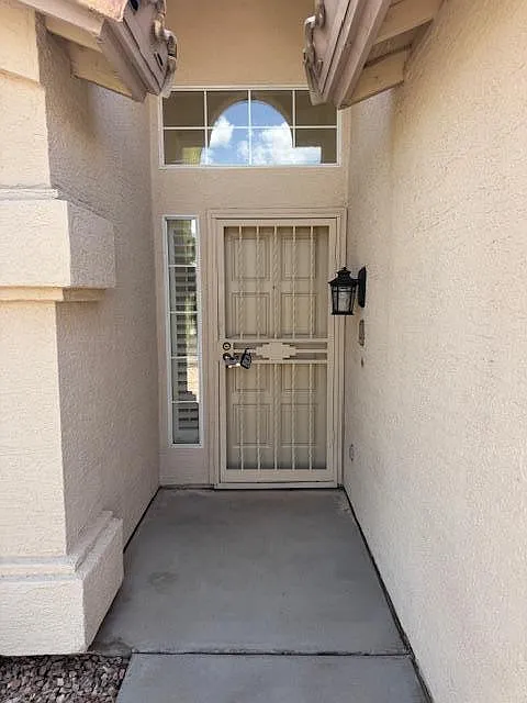 Building Photo - 4421 E Desert Wind Dr