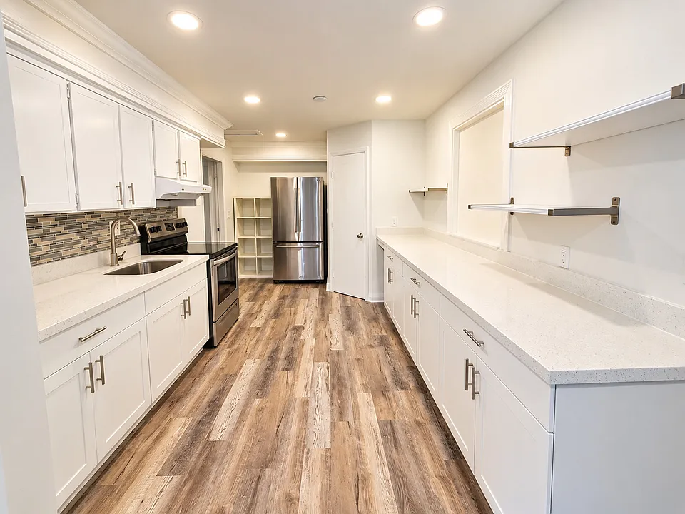 126 NW 8th Ave #1