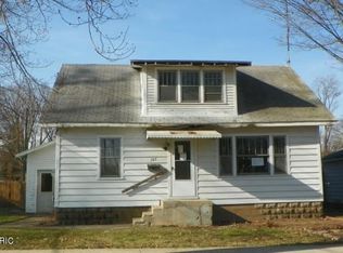 107 W Armitage St, Three Rivers, MI 49093