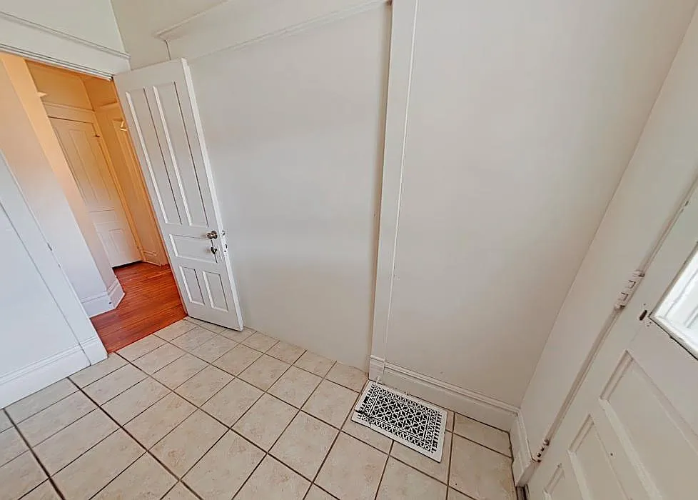 5 bed, 2876 sqft, $3,595 — Photo 3