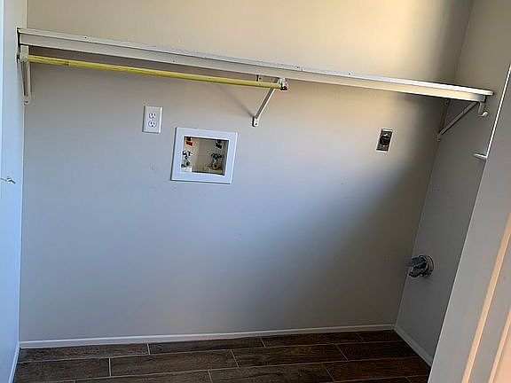 5th image of 500 Deborah Ct