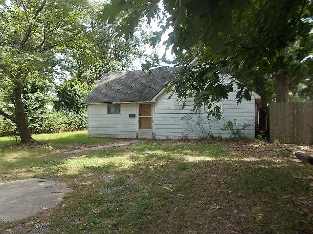 1st image of 813 W Gibson Ave