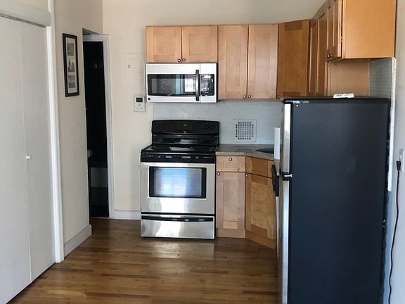 2nd image of 351 Avenue Of The Americas APT 4F