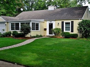 1423 Sycamore Ln, Northbrook, IL 60062