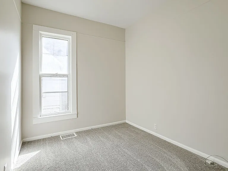 1003 S 42nd St — Photo 13