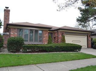 6807 N Minnetonka Ave, Chicago, IL