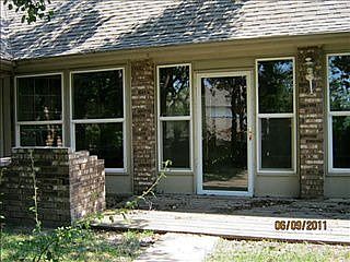 5th image of 2105 Valley View Dr