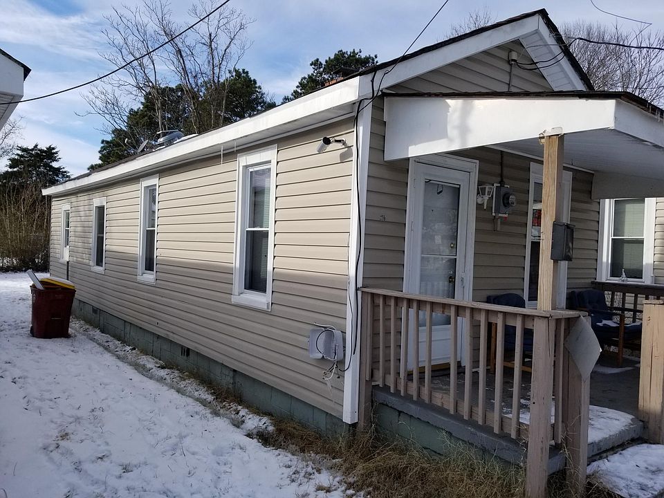 2nd image of 1118 St James St