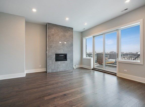 4th image of 3020 W Belmont Ave #2W