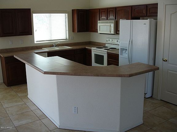 5th image of 44224 W Garden Ln