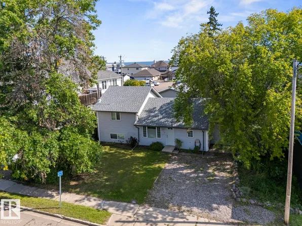 618 10th St, Cold Lake, AB T9M 1B1