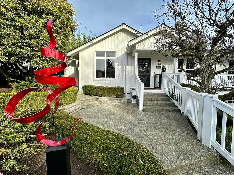9708 NE 1st St — Photo 1
