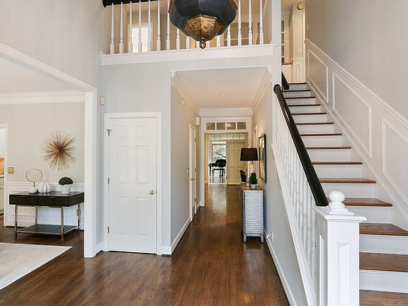 2nd image of 625 Greystone Park NE