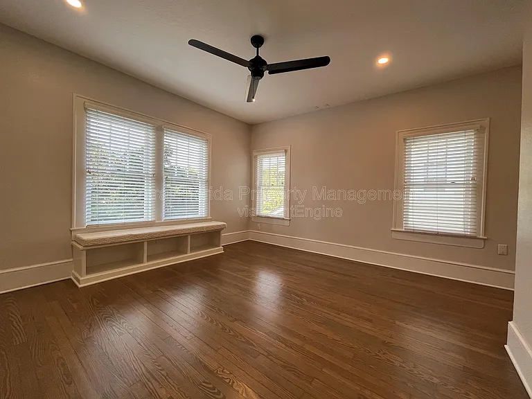 1509 E Jefferson St #X — Photo 32
