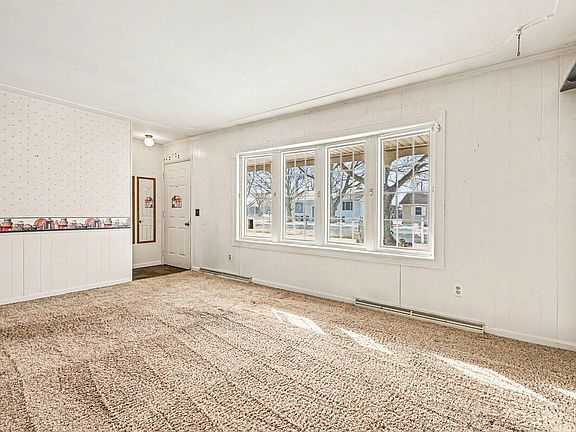 3rd image of 718 S Douglas Ave