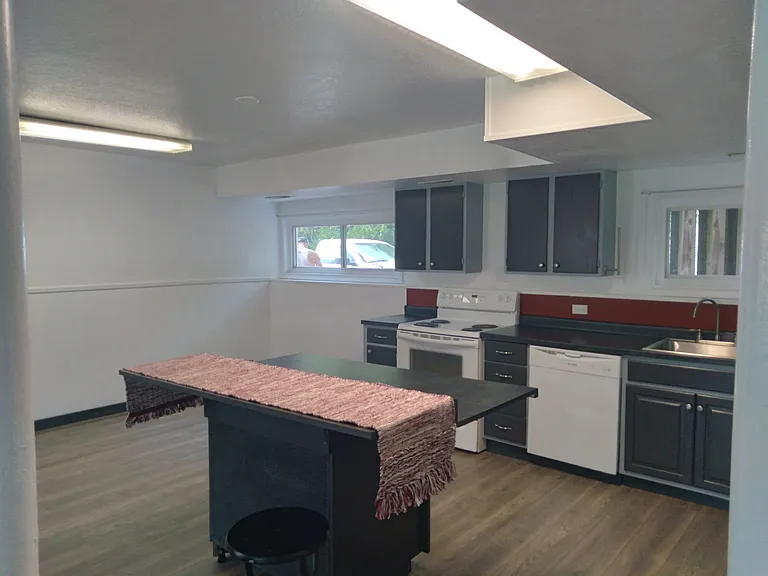 621 Monterey Way #B — Photo 4