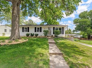 606 Vitry Dr, Ballwin, MO