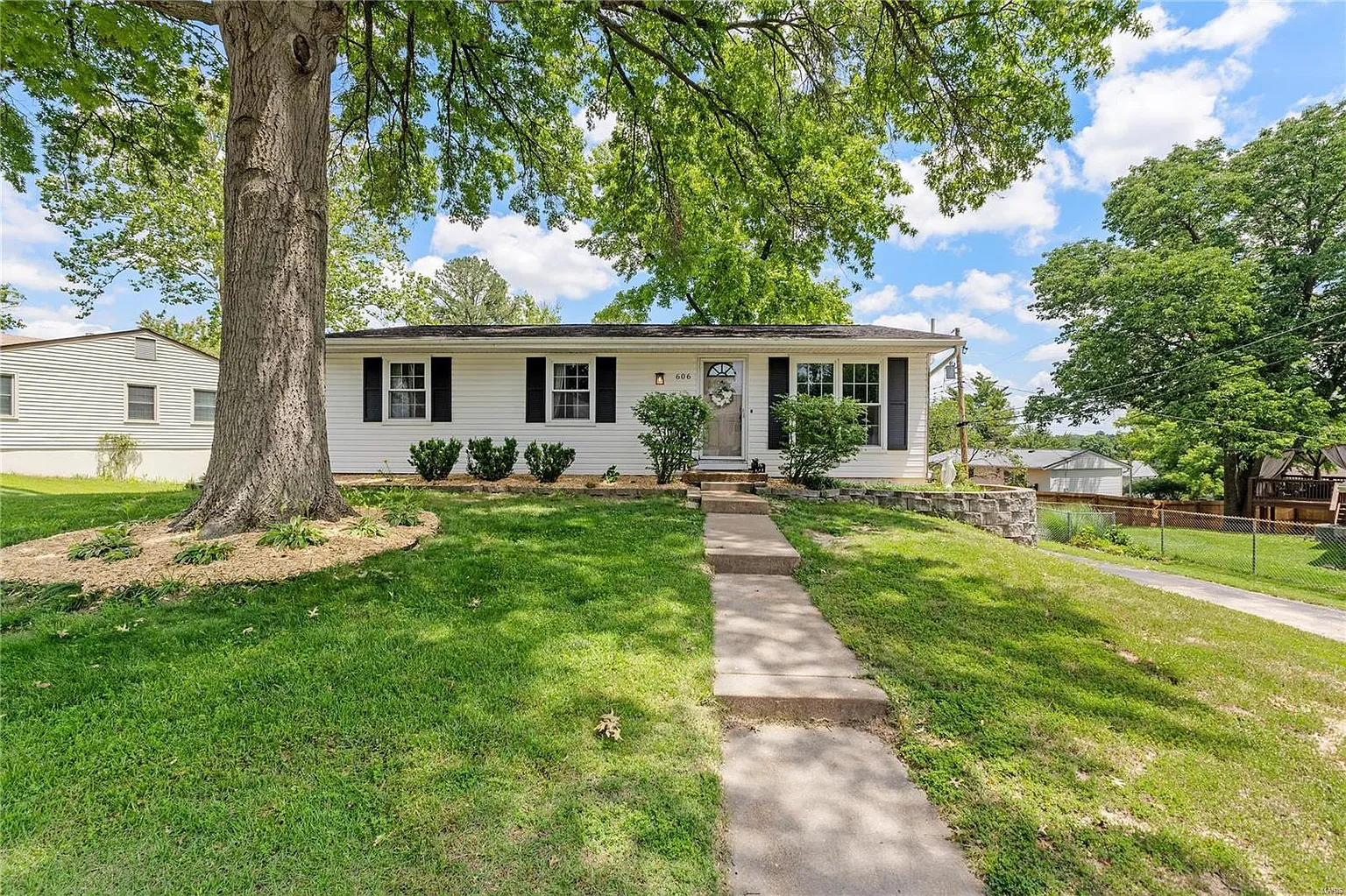 606 Vitry Dr photo 1