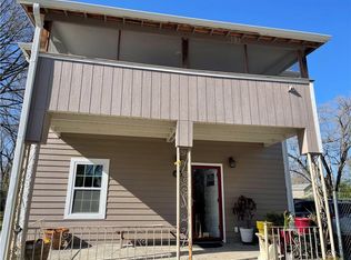 908 SE Wood St, Topeka, KS 66607