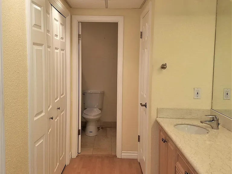 main bathroom/dressing