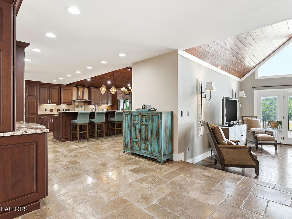 13th image of 401 Gholdston Dr